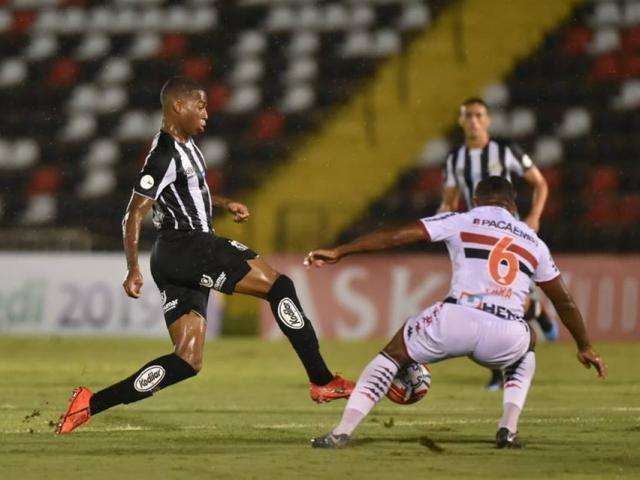 Botafogo-SP vence o Santos com uma goleada de 4 a 0 