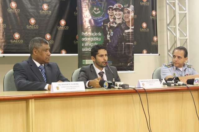 PCC tem a pr&oacute;pria lei, com &quot;4 ju&iacute;zes&quot; e at&eacute; com condena&ccedil;&otilde;es &agrave; morte