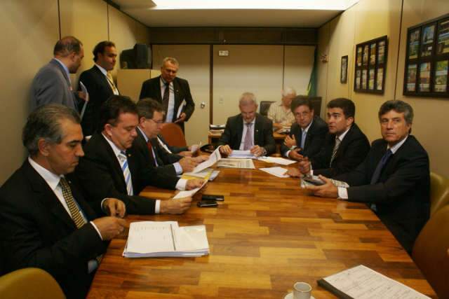  Murilo Zauith entrega pedidos de emendas &agrave; bancada federal