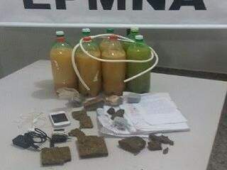 Destilaria com materiais improvisados pelos presos foi encontrada na unidade de Nova Andradina. (Foto: Divulgação Agepen)