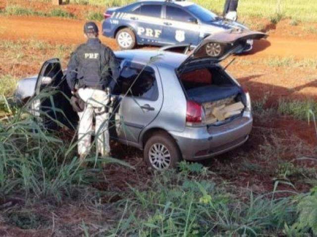 Traficante abandona carro carregado com maconha, skunk e haxixe 