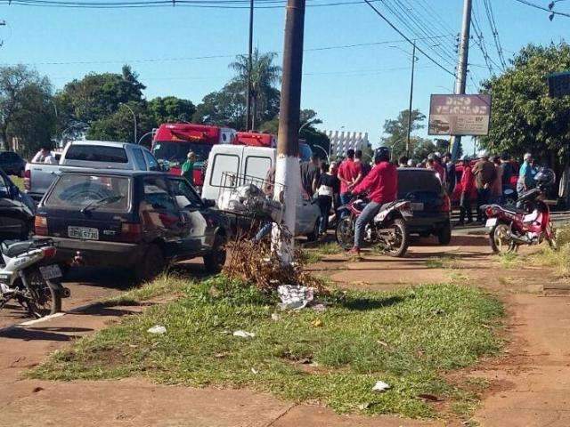 Homem &eacute; executado por pistoleiros na cal&ccedil;ada da empresa do pai