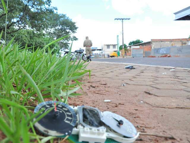  Homem &eacute; atropelado e arrastado 10m por motocicleta na Costa e Silva