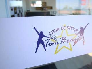 Entrada da companhia de dança de Tom Brasil, em Campo Grande. (Foto: André Bittar)