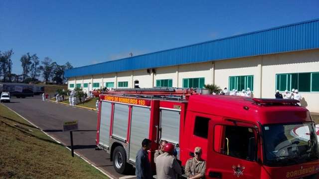 Vazamento de am&ocirc;nia dispensa funcion&aacute;rios e paralisa frigor&iacute;fico