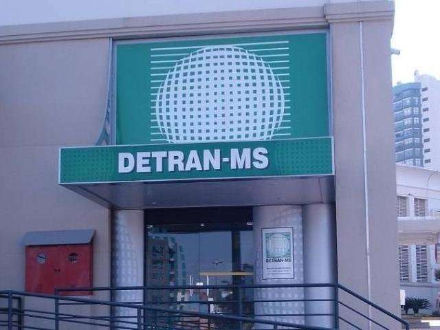 Donos devem pagar at&eacute; o dia 30, licenciamentos de placas com final 9