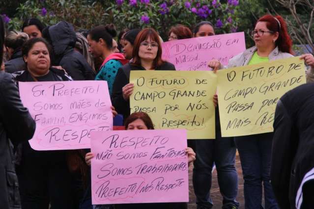 Enquanto contratados protestam, a&ccedil;&otilde;es na Justi&ccedil;a e no MPE aguardam prazo