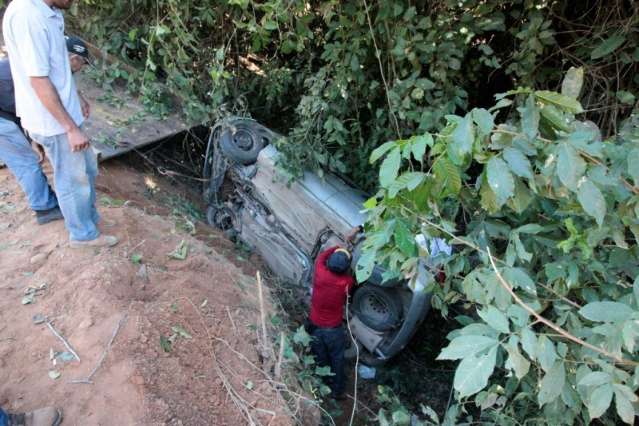 Com medo de ser assaltado, homem abandona ve&iacute;culo em valeta
