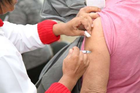 Com 17 casos de gripe, cidade aguarda 28 mil doses para retomar vacina