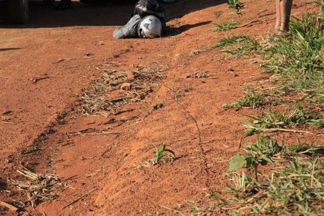 Ao voltar da igreja, aposentado morre degolado por arame esticado em estrada