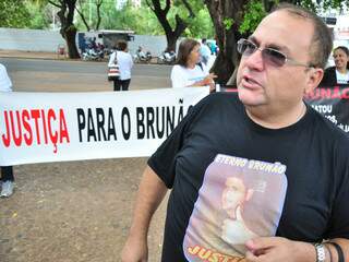João Escobar: “não quero justiça com as próprias mãos. Eu quero o que é justo. Nada vai trazer meu filho de volta”. (Foto: João Garrigó)