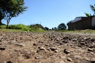 Uma das ruas precárias no Jardim Seminário, que &quot;expulsou&quot; moradores para outros bairros (Foto: Arquivo/Campo Grande News)