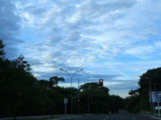 Temperaturas podem cair em algumas regiões, mas sobem no domingo. (Foto: Kísie Ainoã)