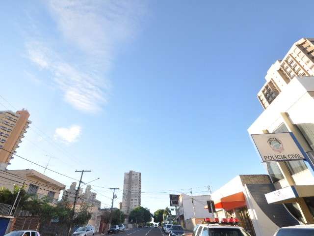 S&aacute;bado amanhece com c&eacute;u nublado e calor em Campo Grande 