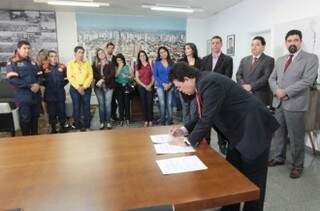 Termo de cooperação foi assinado na tarde desta segunda-feira (27). (Foto: Denilson Secreta)