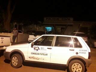Briga entre adolescentes termina com garota ferida no rosto com tesoura Briga entre adolescentes termina com garota ferida no rosto com tesoura