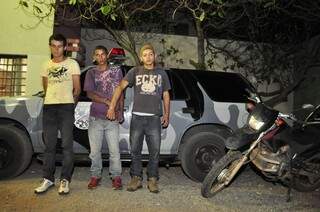 Três homens foram presos, e dois adolescentes apreendidos (foto: João Garrigó)