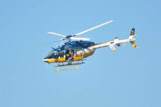 Helicóptero da PRF sobrevoa pista de motocross em Nova Alvorada do Sul. (foto: Divulgação)