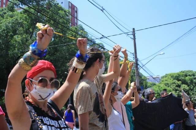 Artistas fecham a Afonso Pena em protesto contra apreens&atilde;o de obra