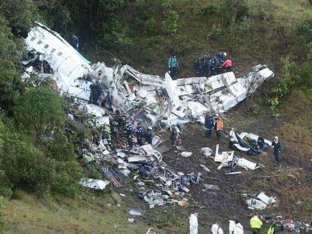 Analistas sugerem que avi&atilde;o despencou &#039;de barriga&#039; ap&oacute;s pane el&eacute;trica