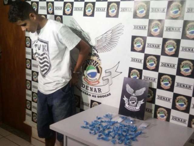 Para despistar pol&iacute;cia, traficante escondia drogas em casa vazia de vila