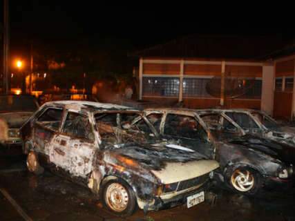  Polícia identifica autores de incêndio de 45 veículos no pátio do Detran 
