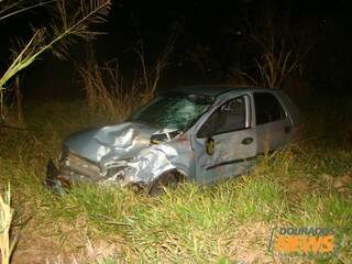 Carro envolvido no acidente com a moto, perto de Rio Brilhante.