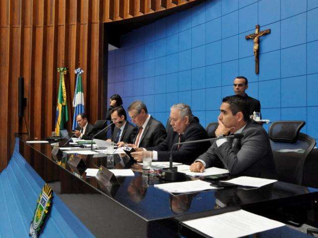 Assembleia reabre programa que incentiva servidor a se aposentar