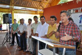 Prefeito de Dourados, Murilo Zauith, anunciou obras na reserva indígena em solenidade neste domingo. (Foto: A. Frota)