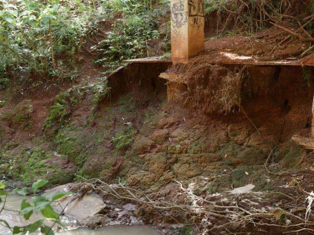 Precariedade de estrutura de ponte assusta no Parque das Na&ccedil;&otilde;es