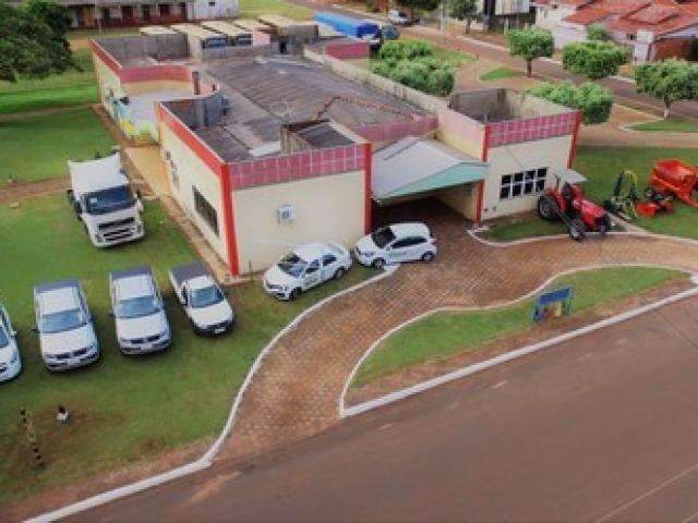 Juiz d&aacute; 30 dias para prefeitura demitir 20 servidores comissionados