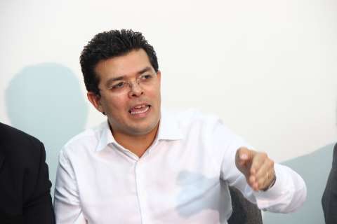 Com greve e folha no "teto", Olarte reduz orçamento em R$ 301 milhões
