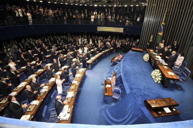 Congresso promulga PEC que abre janela para troca-troca de partidos
