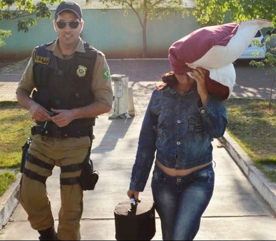 Gr&aacute;vida de seis meses, mulher &eacute; presa com 14,8 quilos de maconha em Coxim