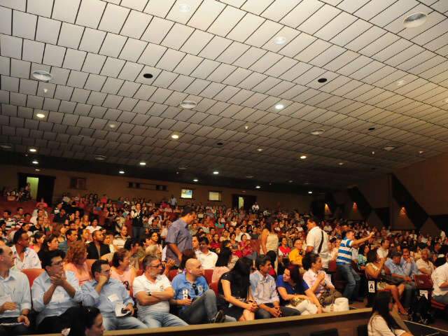  Diante de audit&oacute;rio lotado, ACP inicia debate com candidatos a prefeito
