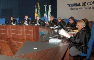 Sessão do TCE em que vereadores de Caarapó foram condenados a devolver dinheiro (Foto: Divulgação)