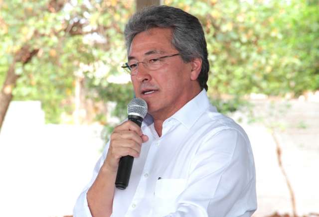 Em Nova Andradina, al&eacute;m de pagar 13&ordm;, prefeito antecipa sal&aacute;rio de dezembro