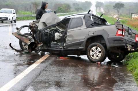 Colisão de automóvel com carreta de combustível matou duas mulheres