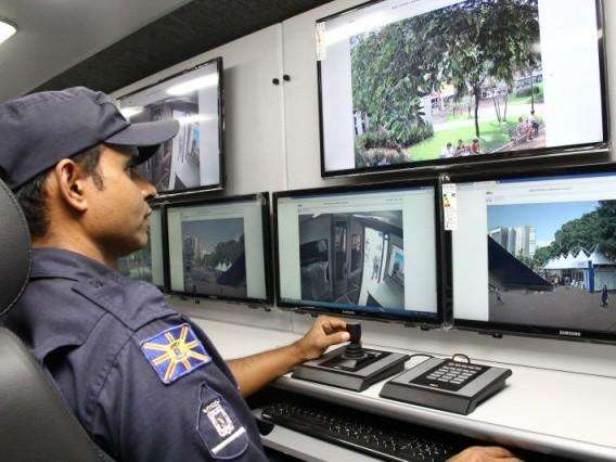 Central ter&aacute; c&acirc;meras e GM apura porque casal transando n&atilde;o foi interrompido