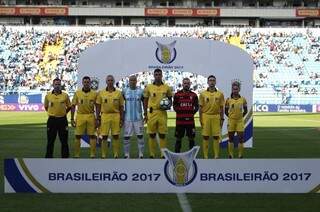 Ava&iacute; e Vit&oacute;ria perdem oportunidades e ficam apenas no empate sem gols