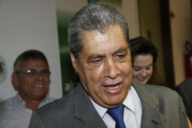 Governador deixa &quot;surpresa no ar&quot; ao falar sobre candidatura ao Senado