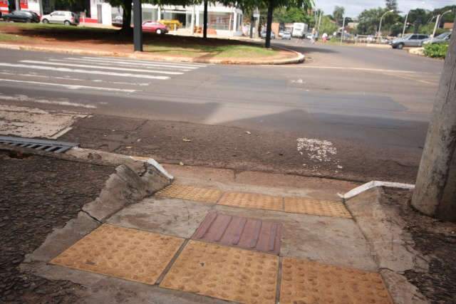  Acessibilidade est&aacute; longe do ideal nas ruas de Campo Grande