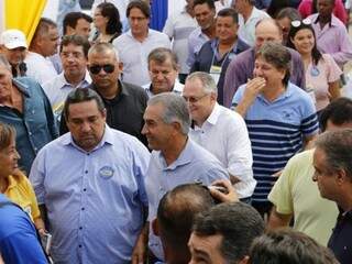 Governador Reinaldo Azambuja (no centro) durante evento do PSDB. (Foto: Helio de Freitas).