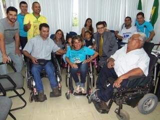 Pessoas com deficiência se reuniram com prefeito para discutir criação da secretaria.(Foto:Divulgação)