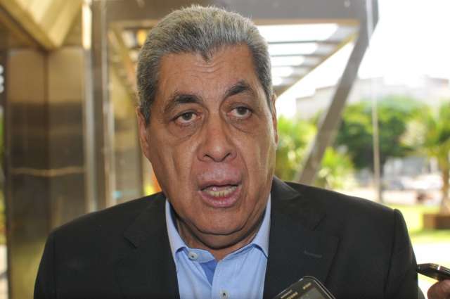 Andr&eacute; diz que PMDB deveria entregar todos os cargos para Dilma