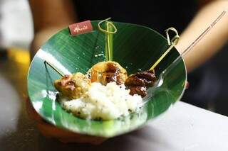 Carro-chefe é o Espeto Satay, uma iguaria originada na Malásia, muito popular na Tailândia. 