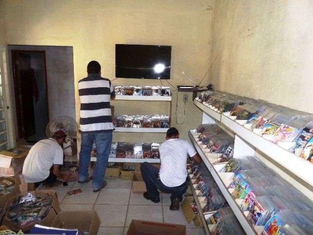 Opera&ccedil;&atilde;o contra pirataria prende dois e apreende 40 mil CDs e DVDs