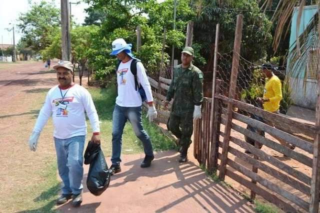 Militares da Marinha fazem for&ccedil;a-tarefa para combater Aedes aegypti