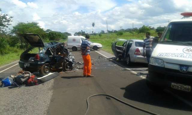 Trag&eacute;dia na BR-060 pode ter sido causada por erro de um dos motoristas