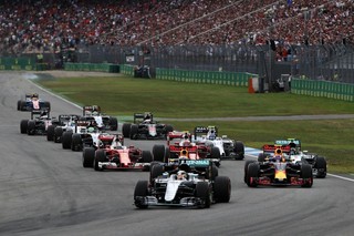Hamilton assumiu a ponta na largada do GP da Alemanha, neste domingo (Foto: Reprodução / Getty Images)